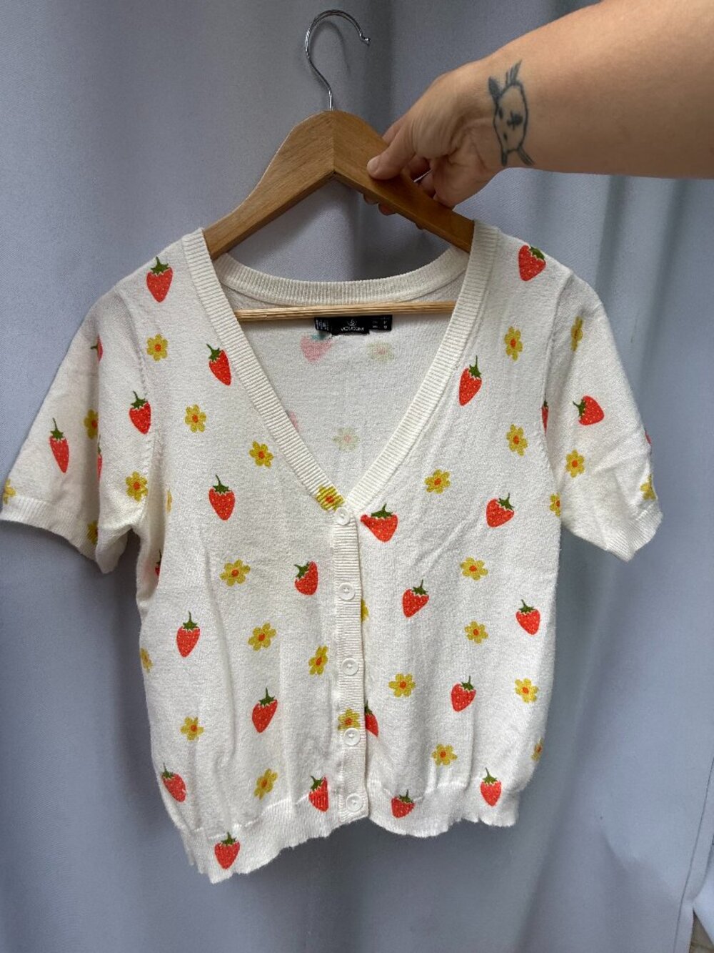 Volcom Strawberry Daisy Floral Short Sleeve Cardigan Size S